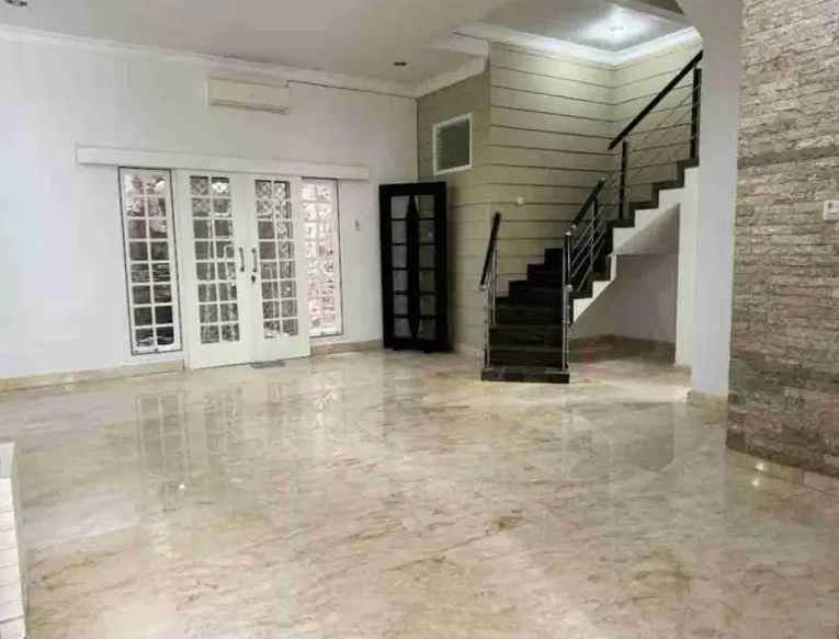 dijual rumah pakuwon city san diego