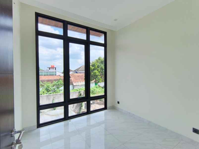 dijual rumah pandowoharjo kec sleman