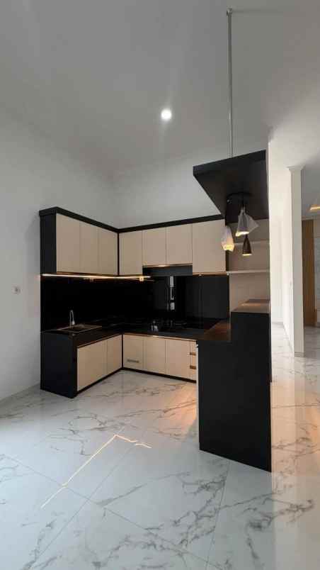 dijual rumah pbi araya golf malang