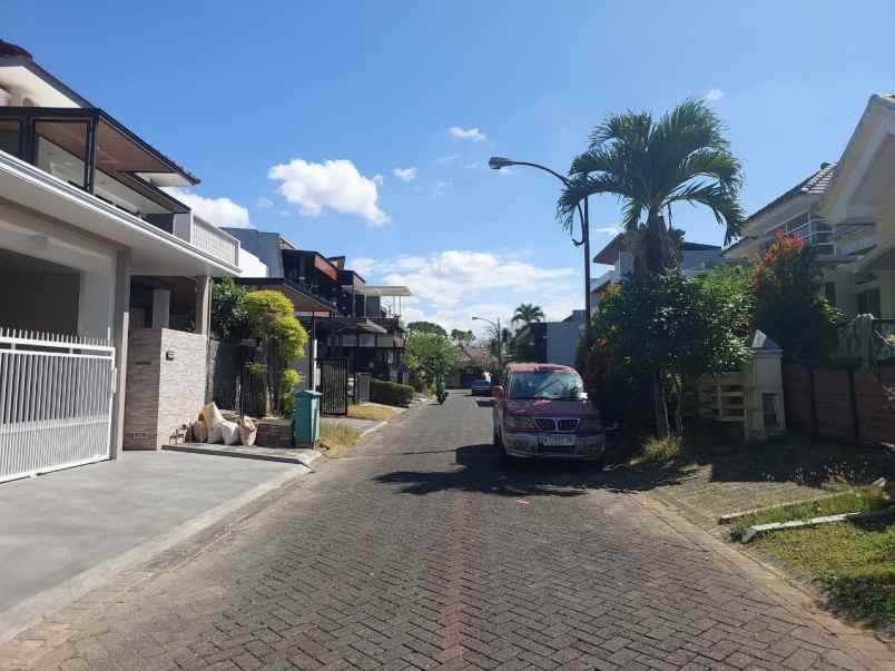 dijual rumah pbi araya golf malang