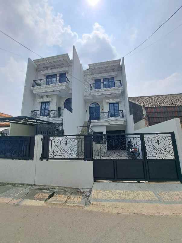 dijual rumah pejaten timur jaksel