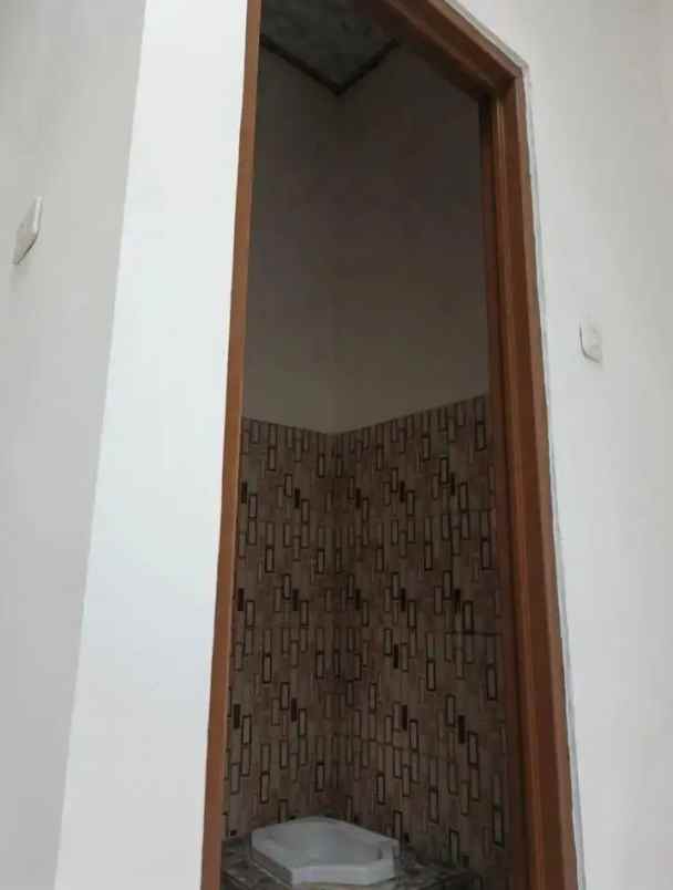 dijual rumah perum mahkota residence