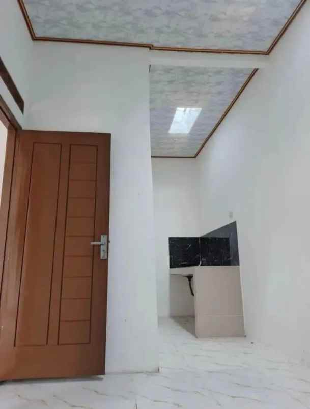 dijual rumah perum mahkota residence