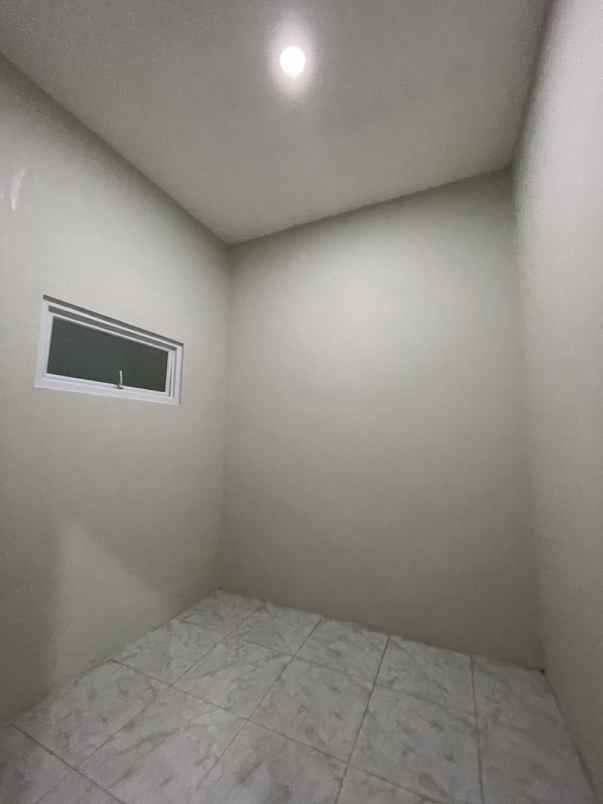 dijual rumah perum mutiara gading