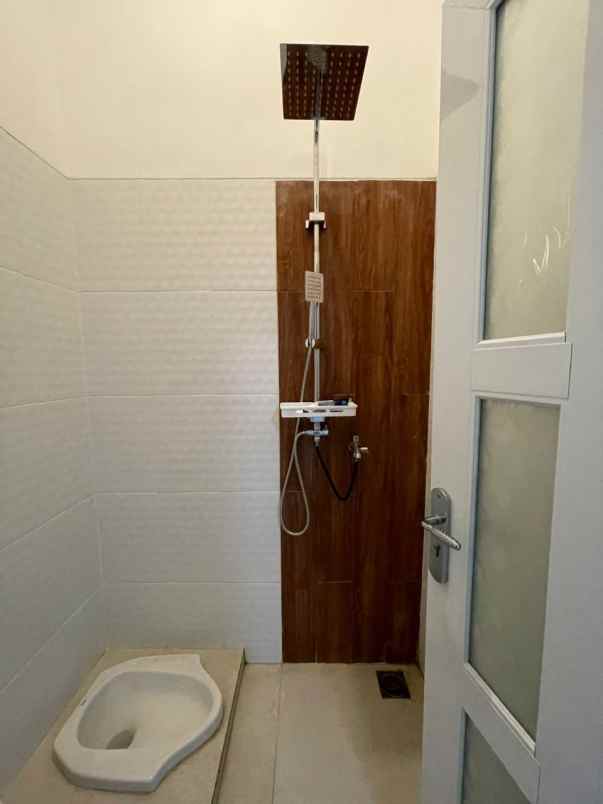 dijual rumah perum mutiara gading