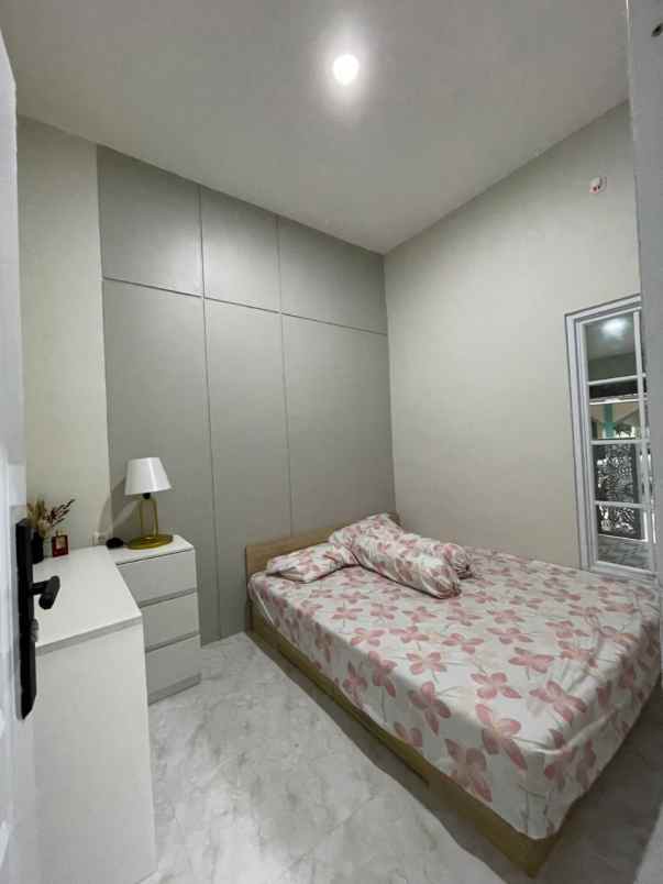 dijual rumah perum mutiara gading