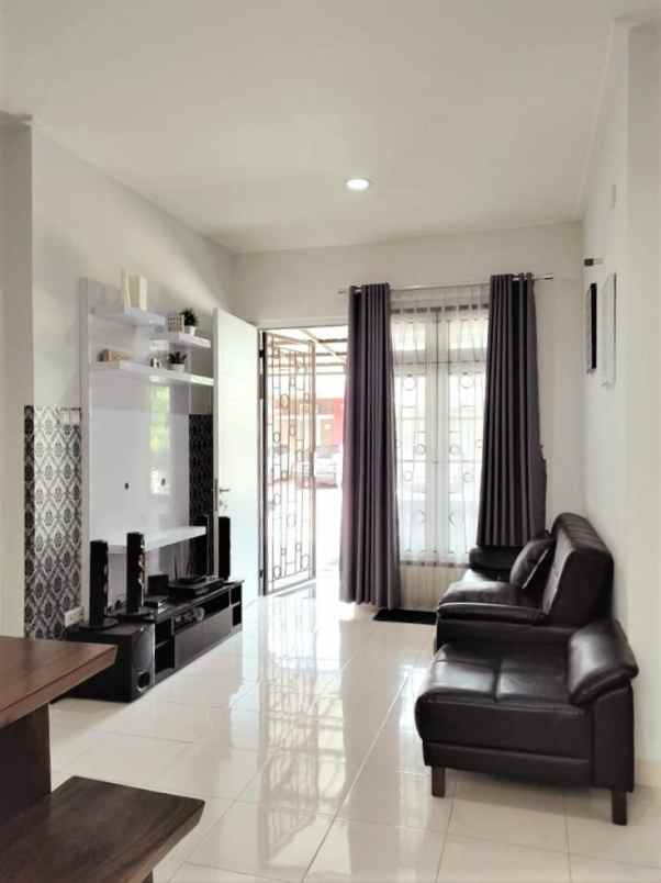 dijual rumah perumahan cibubur country