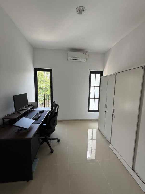 dijual rumah perumahan green mansion