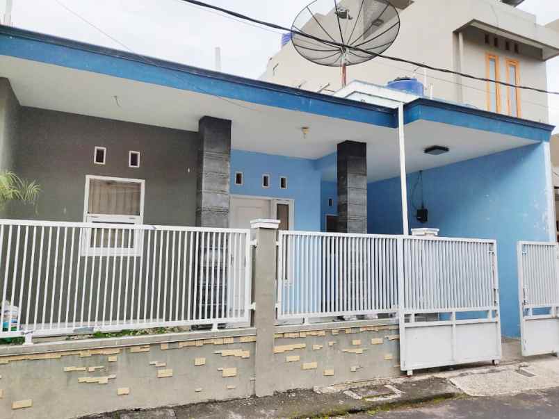 dijual rumah perumahan kharisma