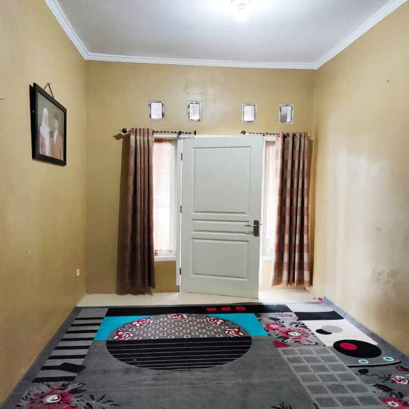 dijual rumah perumahan kharisma