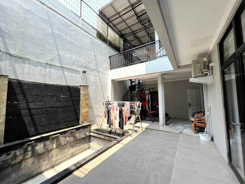 dijual rumah perumahan taman villa baru