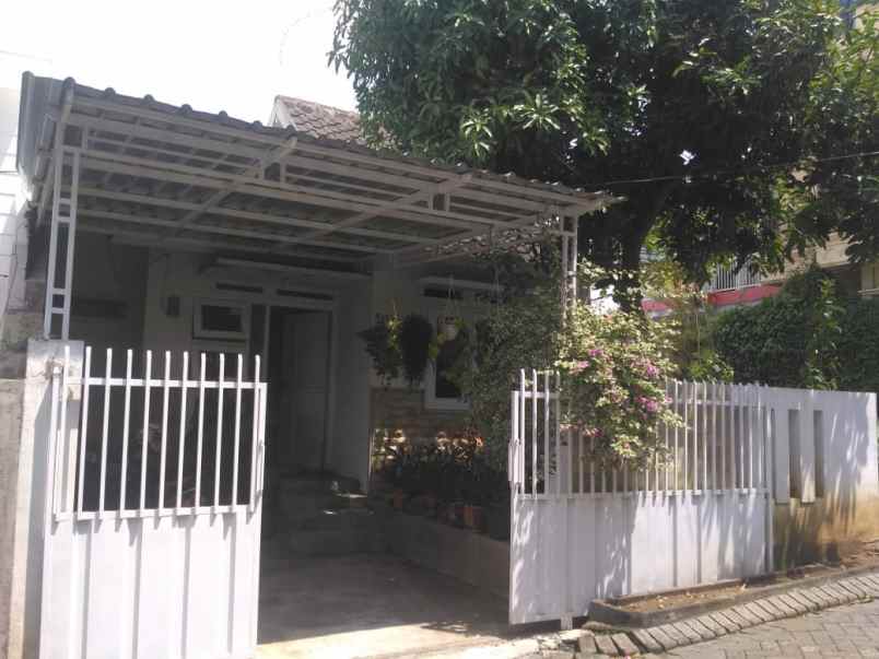 dijual rumah perumahan wastu asri