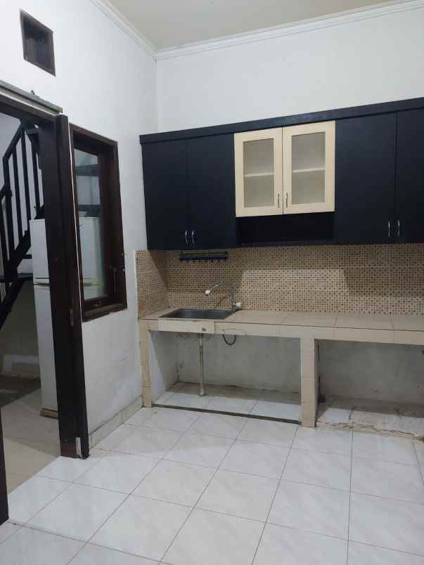 dijual rumah pesona khayangan depok