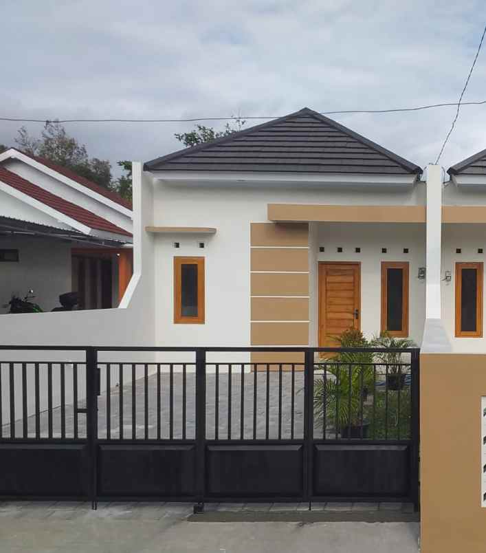 dijual rumah pete margodadi seyegan