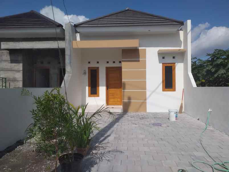 dijual rumah pete margodadi seyegan