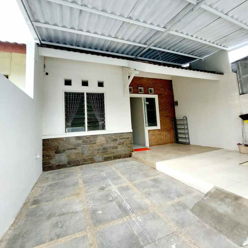 dijual rumah plamongan indah