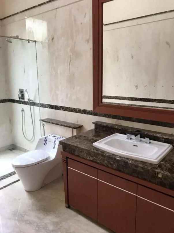 dijual rumah pondok indah