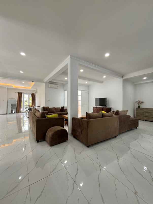 dijual rumah pondok indah