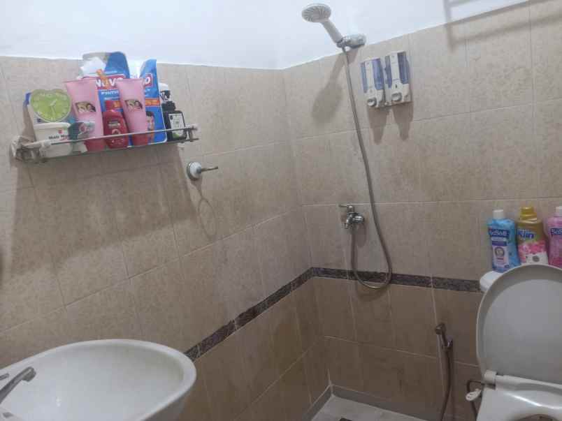 dijual rumah pondok kacang