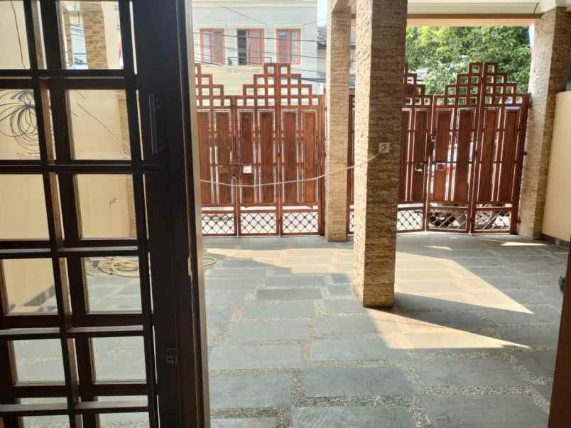 dijual rumah pondok kelapa