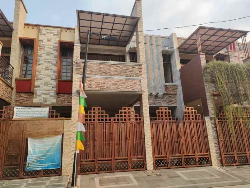 dijual rumah pondok kelapa