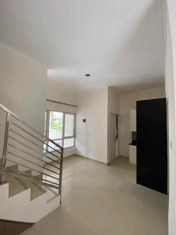 dijual rumah pondok kelapa