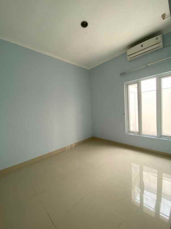 dijual rumah pondok kelapa