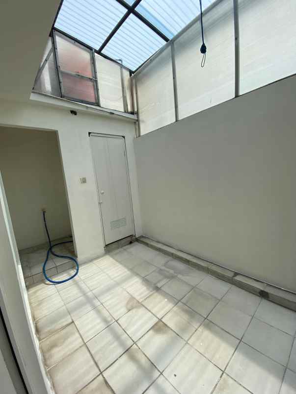 dijual rumah pondok kelapa