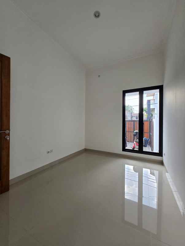 dijual rumah pondok kelapa jaktim