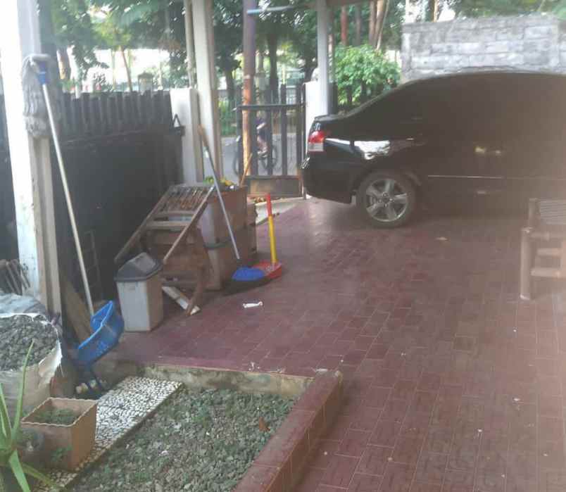 dijual rumah pondok kopi