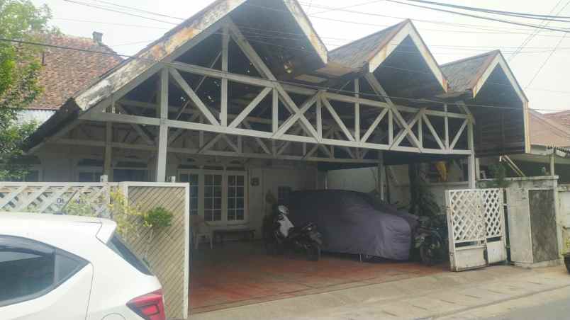 dijual rumah prapatan