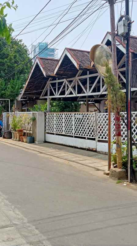 dijual rumah prapatan