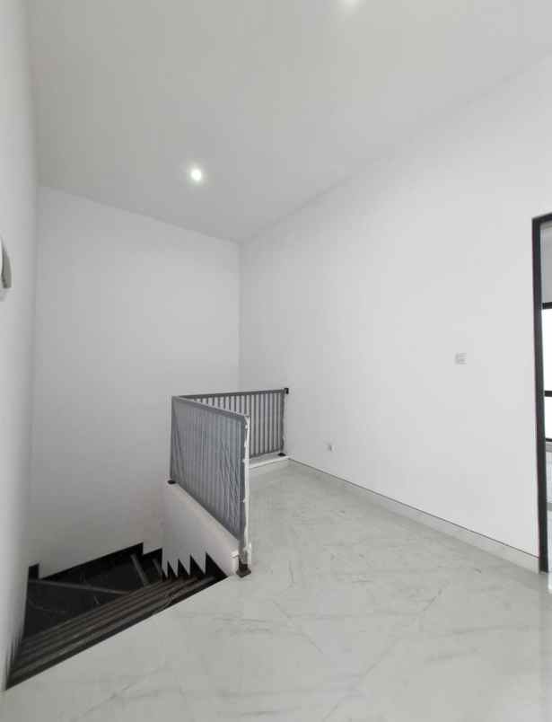 dijual rumah prapen indah