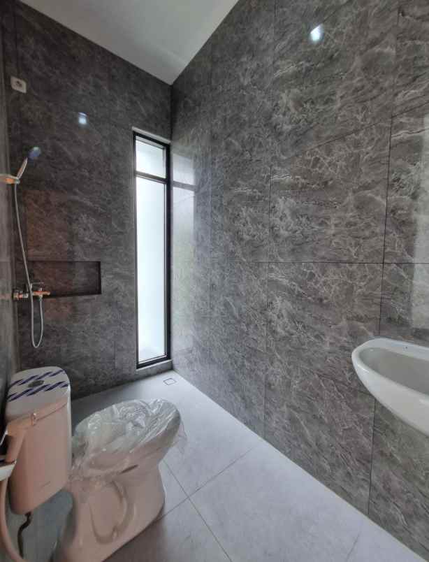 dijual rumah prapen indah