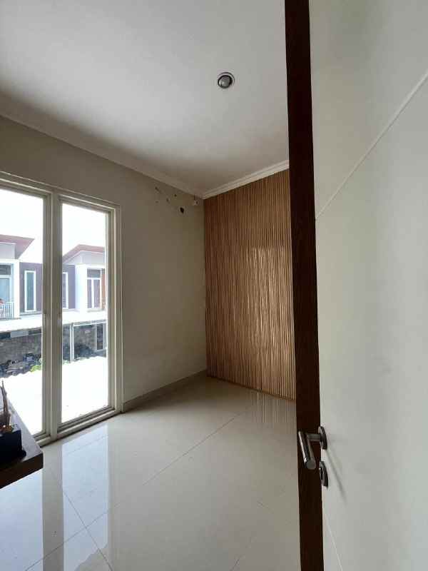 dijual rumah puri safira regency