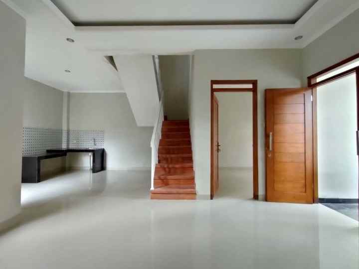 dijual rumah purwomartani