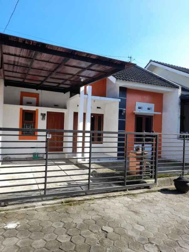 dijual rumah purwomartani