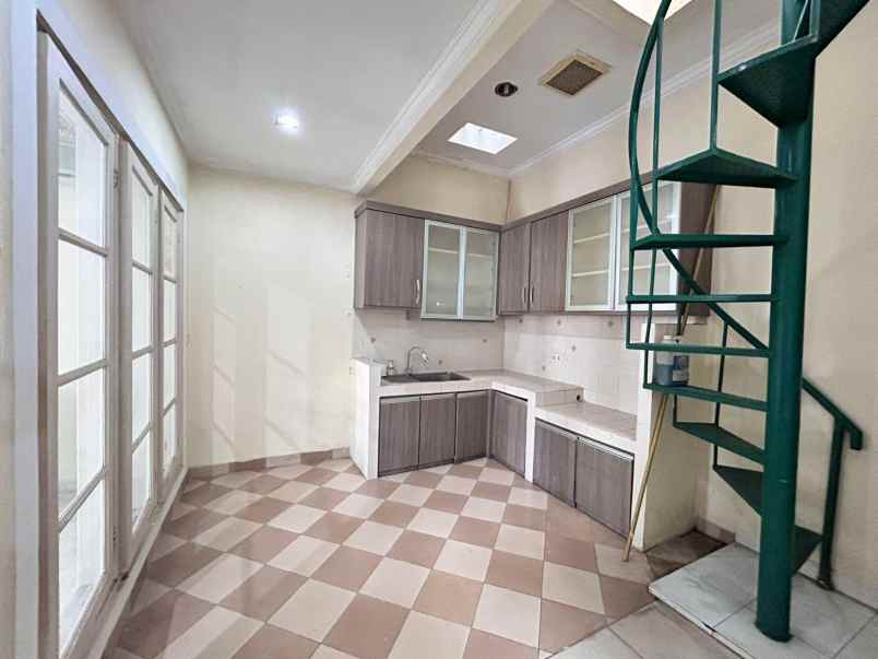 dijual rumah raffless hills cibubur