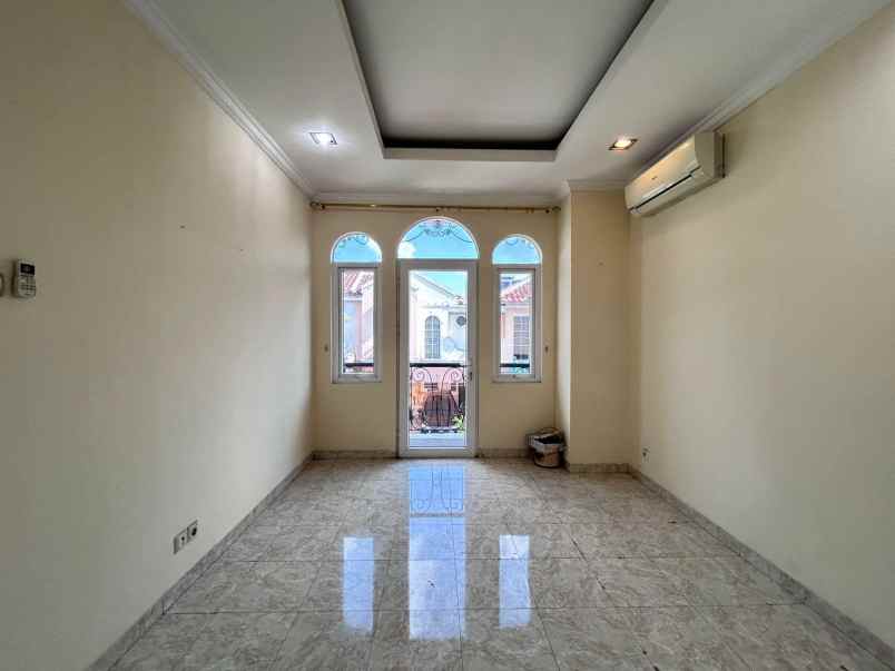 dijual rumah raffless hills cibubur