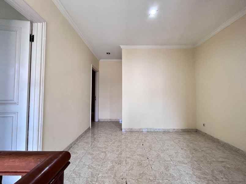 dijual rumah raffless hills cibubur