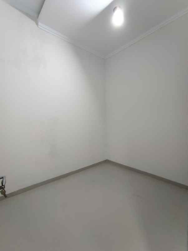 dijual rumah rangkapan jaya depok