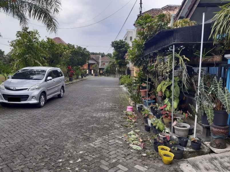 dijual rumah riverside