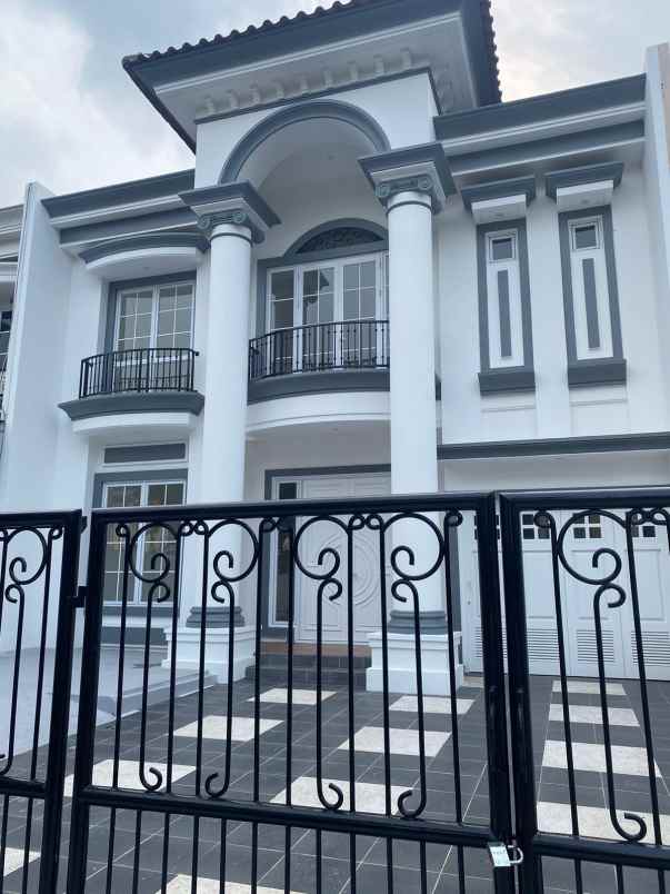 dijual rumah royal residence