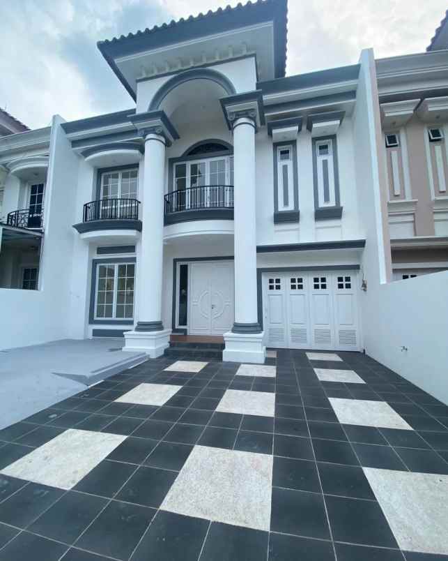 dijual rumah royal residence