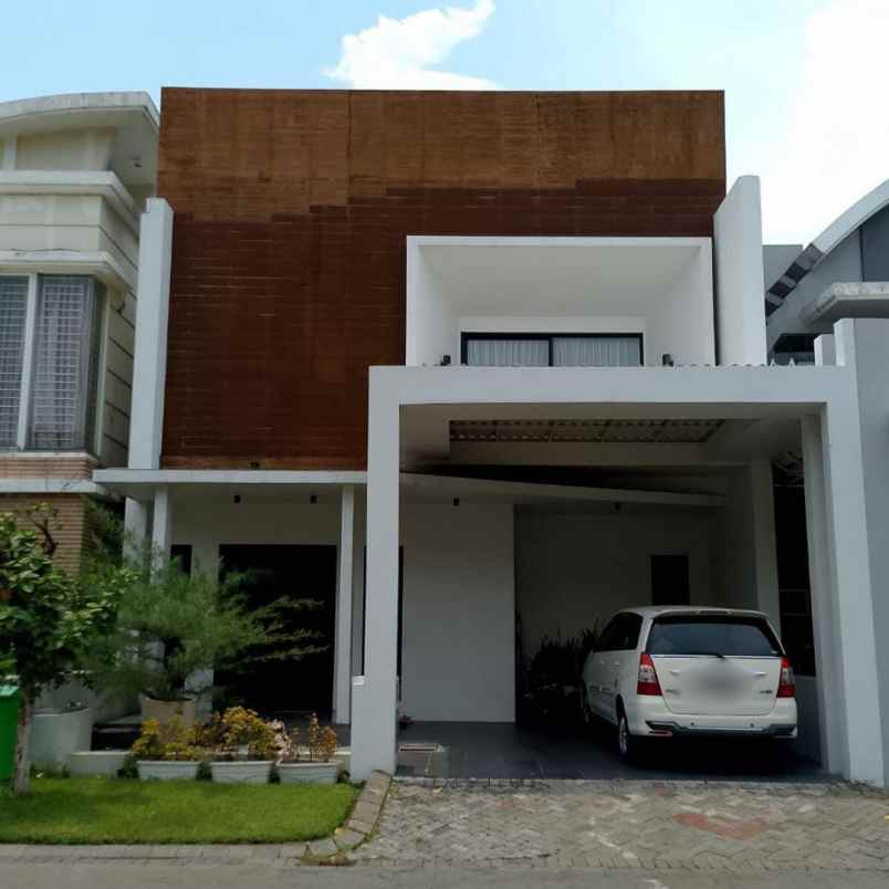 dijual rumah royal residence