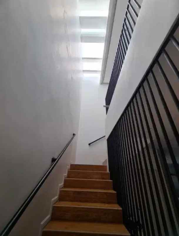 dijual rumah royal residence