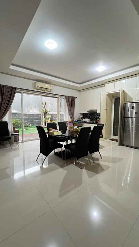 dijual rumah royal residence