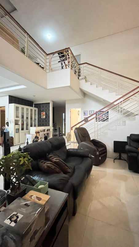 dijual rumah royal residence