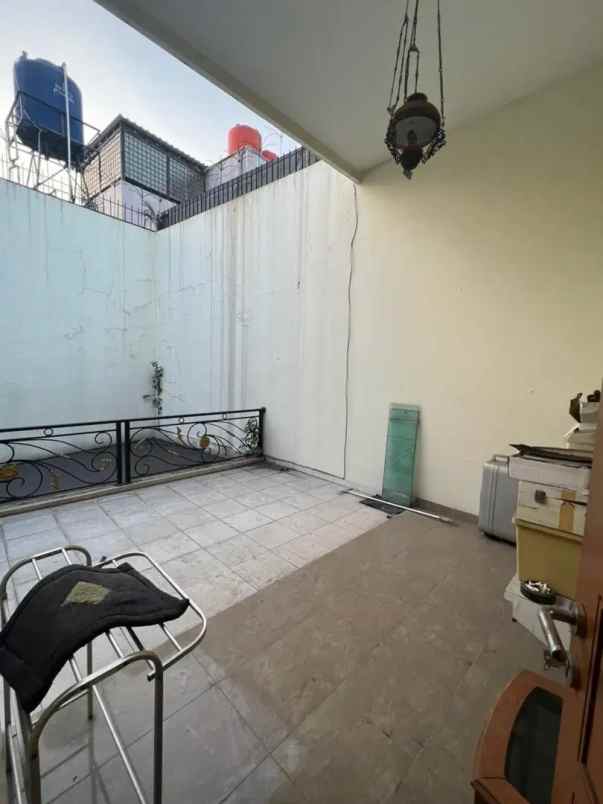 dijual rumah rumah di jl tebet timur