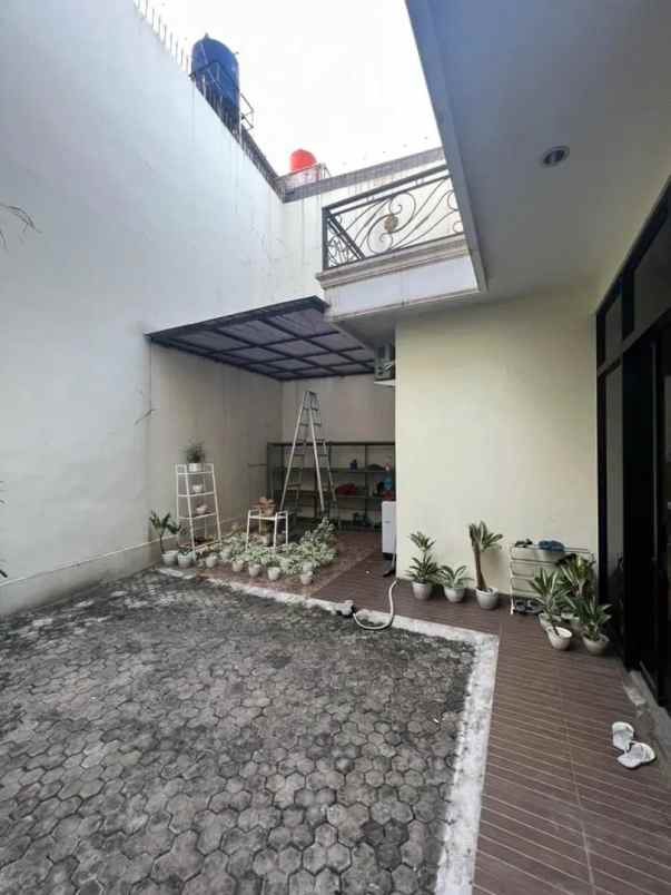 dijual rumah rumah di jl tebet timur